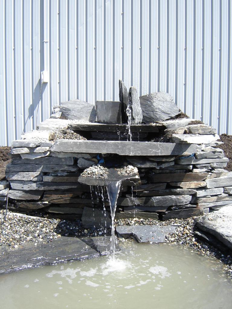 bassin d'eau en ardoise, aménagement paysager